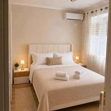 Appartement Sol In Bllok, Tirana