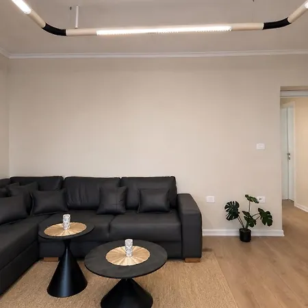 Appartement Sol In Bllok, Tirana