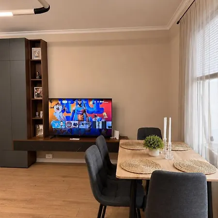 Appartement Sol In Bllok, Tirana