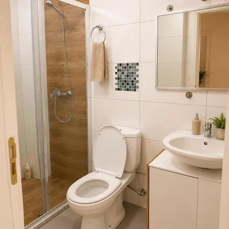 Appartement Sol In Bllok, Tirana